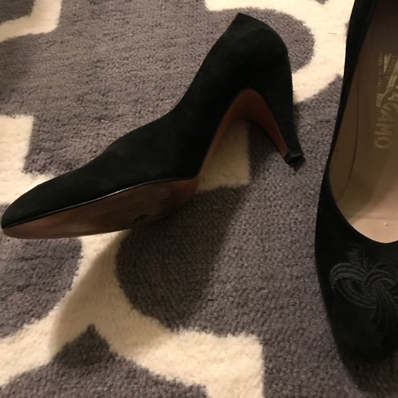 Authentic Ferragamo Heels sz 6 - Picture 5 of 5